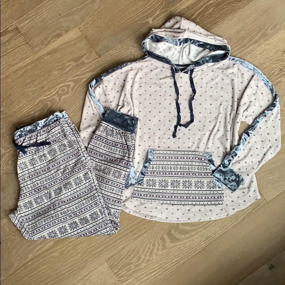 Simply Vera Velour Jogger pajama set, size large